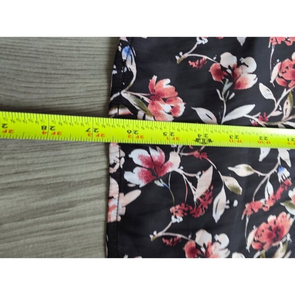 Lane Bryant Womens Black Floral Short Sleeve Blouse Ruffle Neckline Size 18/20 - Picture 7 of 8